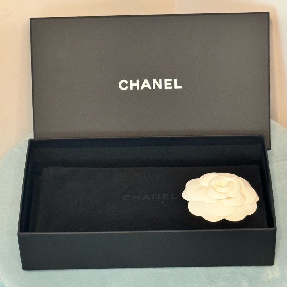 CHANEL Black Quilted Long Zippy Wallet - Picture 4 of 10